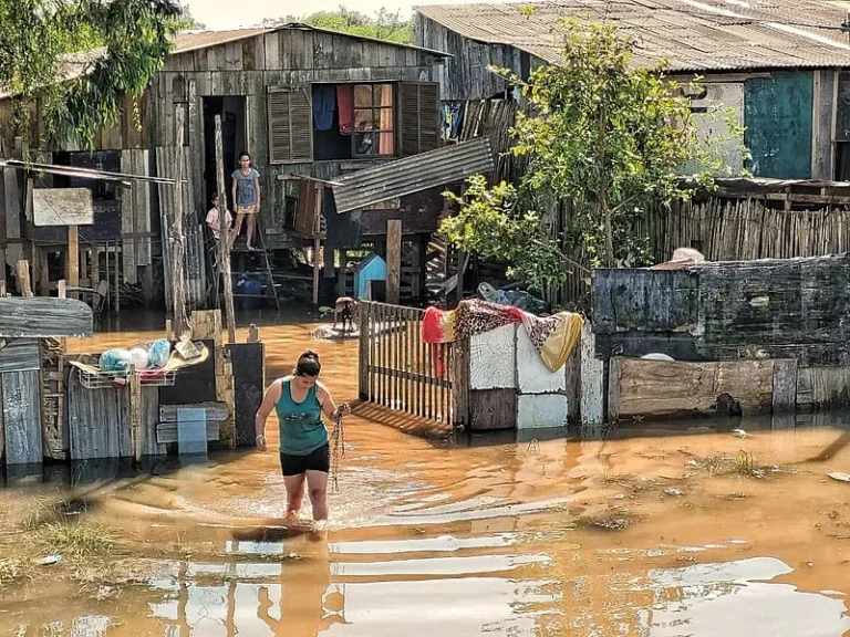 PL da Devastação fragiliza licenciamento ambiental e amplia efeitos da crise climática