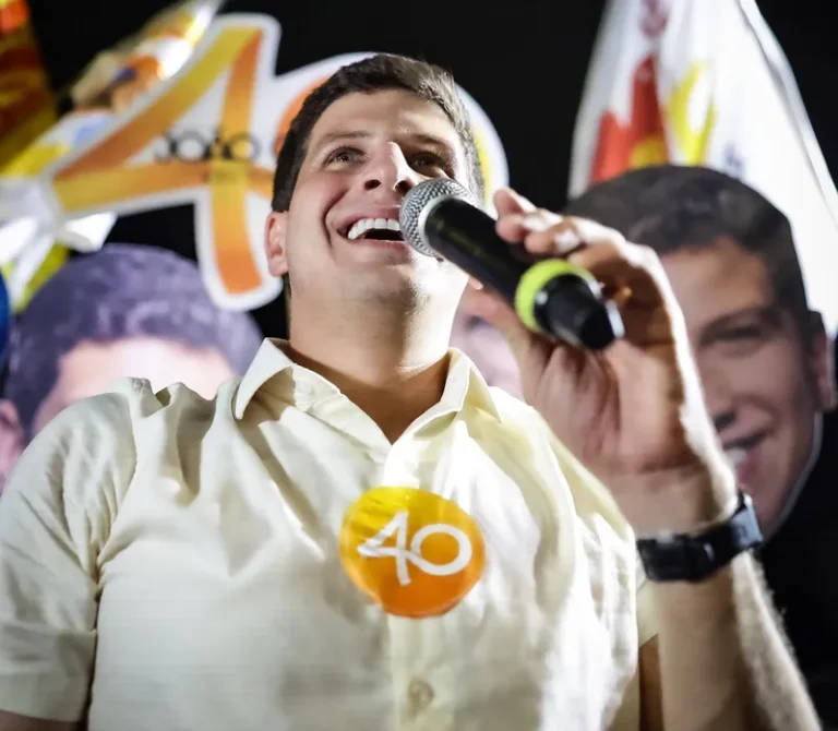 João Campos, do PSB, é reeleito prefeito do Recife com 78% dos votos