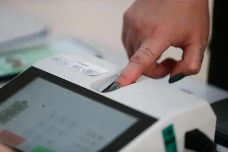 Eleitores e eleitoras foram às urnas neste domingo (6) para votar em prefeitos e vereadores