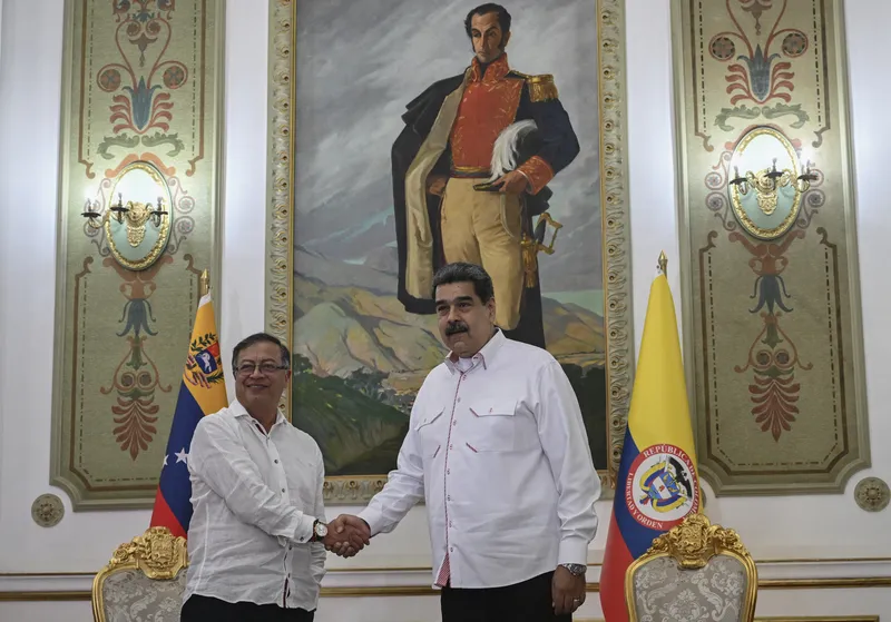 Gustavo Petro e Nicolás Maduro retomaram as relações entre Colômbia e Venezuela em 2022