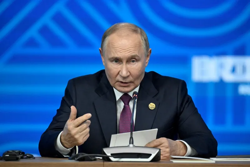 Imagem do presidente russo, Vladimir Putin, durante cúpula do BRICS, em Kazan, na Rússia.