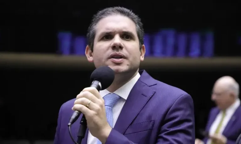 Motta diz que vai levar ao plenário perda do mandato de Carla Zambelli