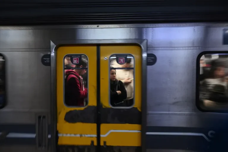 Greve de transportes na Argentina coloca pressão contra o governo e Milei critica paralisação