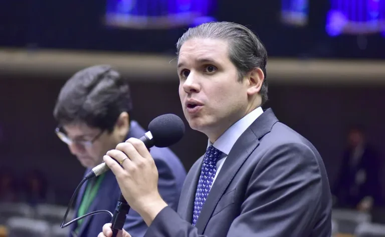 PL da Anistia: após oposição fazer pedido de urgência, Motta diz que decisão cabe a lideranças