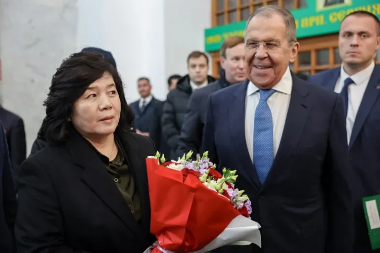 Chanceler da Coreia do Norte promete ajudar a Rússia na guerra 'até a vitória'