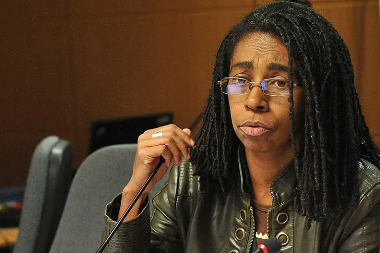 Programa de proteção aos defensores de direitos humanos é ineficiente, diz Jurema Werneck