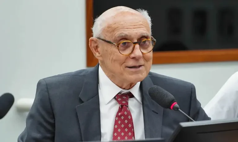 Em feira nacional sobre uso da cannabis, Eduardo Suplicy anuncia remissão do câncer