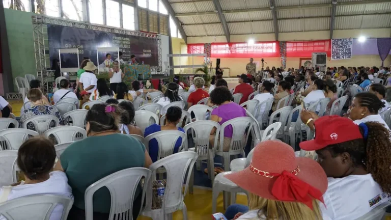 Encontro das camponesas: 'Não podemos produzir alimentos saudáveis com relações doentes'