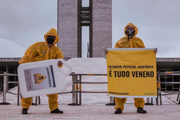 Após reportagem do BdF, governo revela que número de agrotóxicos liberados em 2025 foi maior