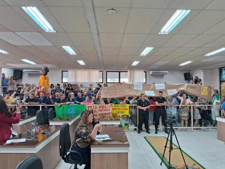 Comunidade de Viamão, no RS, lota Câmara de Vereadores contra instalação de aterro sanitário