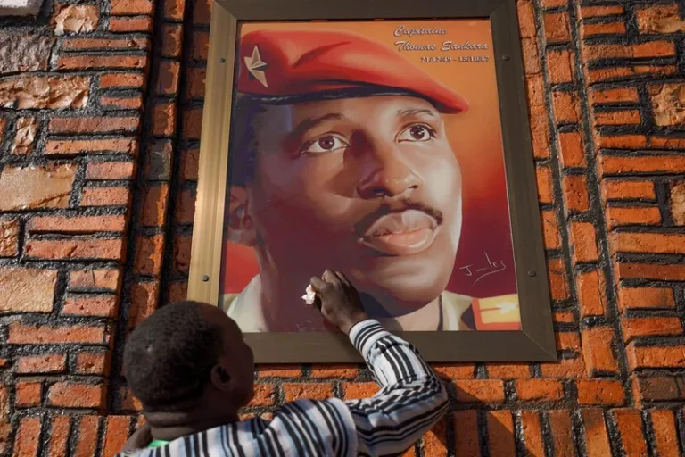 'Não há outro caminho senão o traçado por Thomas Sankara', diz o multiartista burquinense Océan