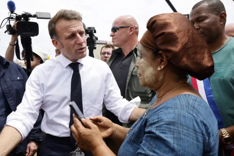 Na ilha de Mayotte, Macron diz que 'se não fosse pela França, vocês estariam 10 mil vezes pior'