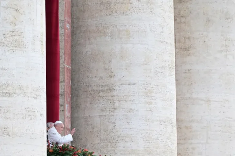 Papa Francisco pede cessar-fogo em mensagem de Natal: 'Calem-se as armas no Oriente Médio'