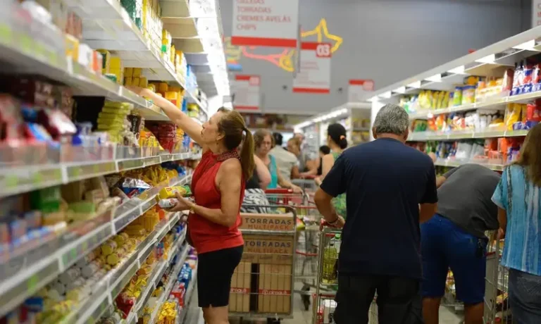 Lula altera regras de vale-alimentação e vale-refeição; medida pode reduzir preços da comida