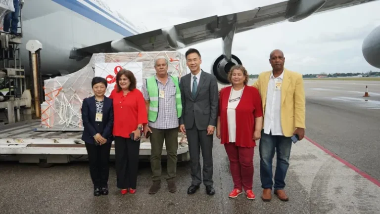 China doa quase 70 toneladas de equipamentos a Cuba para restauração de sistema elétrico