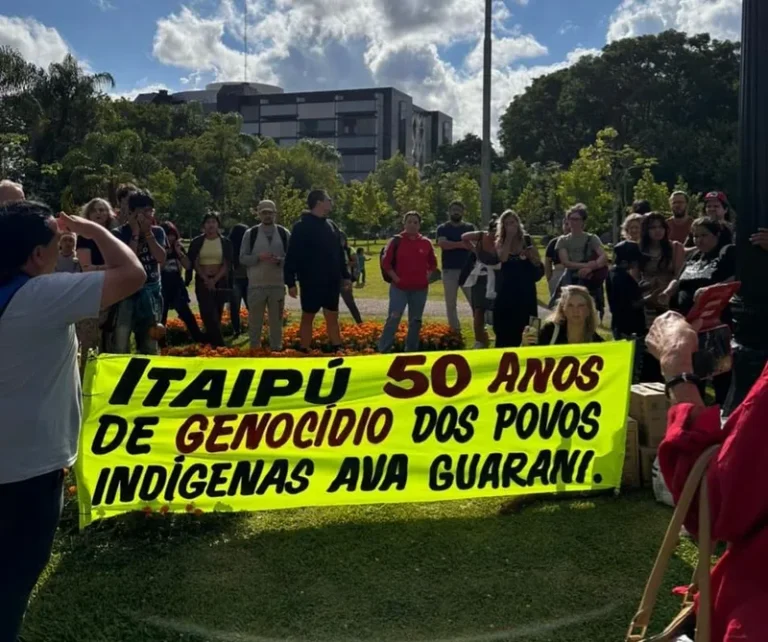 Boicote de comércios e cerco não indígena escasseiam acesso à comida em retomada Ava Guarani
