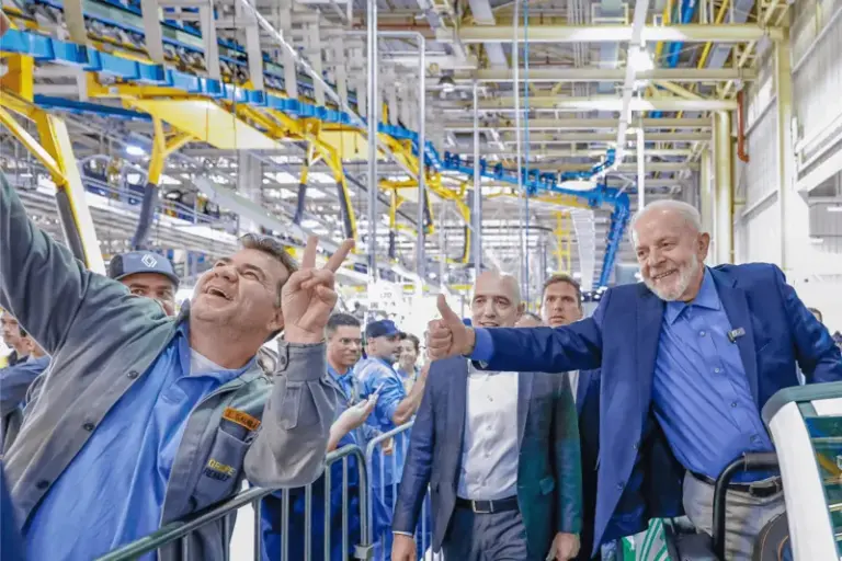 Salário mínimo: ganhos reais com Lula são maiores do que com Ratinho Junior