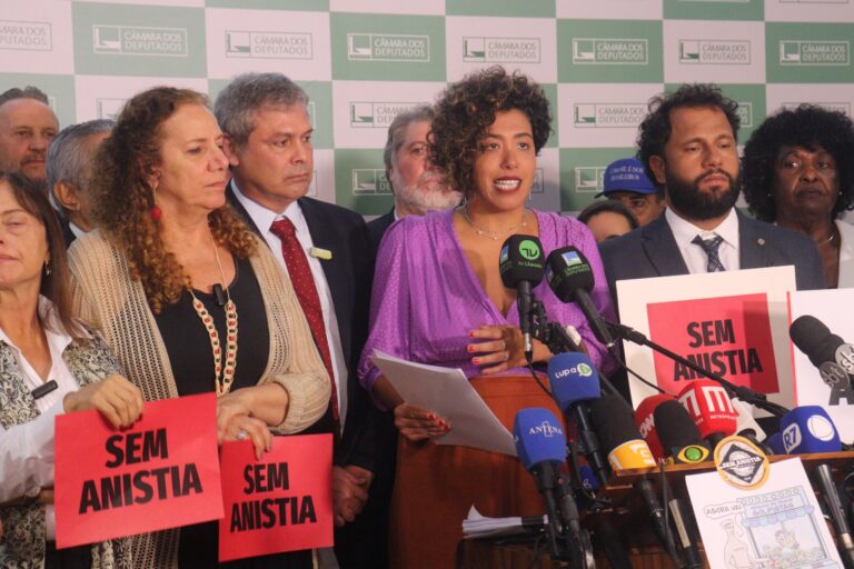 Esquerda se une para pedir fim da pauta da anistia no Congresso