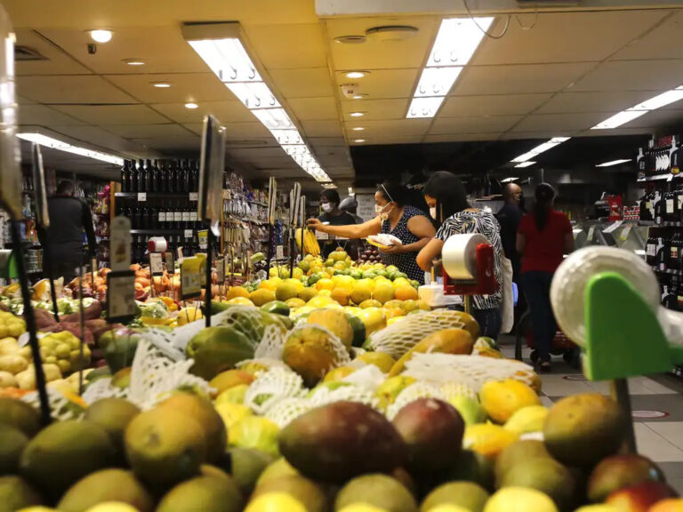 Inflação de 0,18% em dezembro faz IPCA voltar para meta do governo