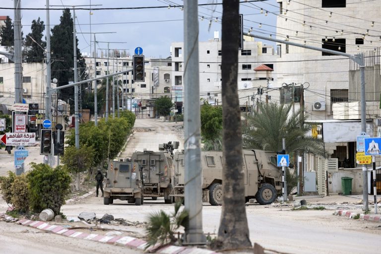 Ataque a Gaza deixa 31 mortos e 175 feridos perto de posto de ajuda ligado aos EUA
