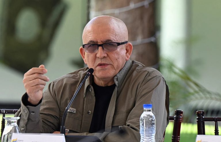 Líder da guerrilha ELN acusa Estado colombiano de sabotar paz e diz que governo Petro cede à direita