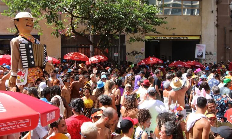 O que abre e o que fecha durante os dias de Carnaval? 