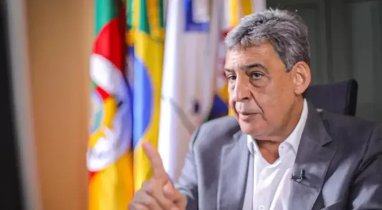 Decisão de Melo de nomear diretores de escolas gera críticas entre parlamentares e entidades 