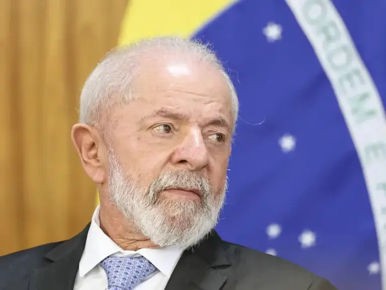 'Prova que é culpado', diz Lula sobre Bolsonaro pedir anistia para 8 de janeiro