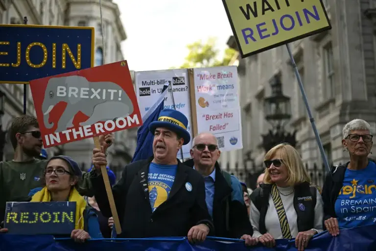 Cinco anos após Brexit, maioria os britânicos apoia retorno do Reino Unido à União Europeia