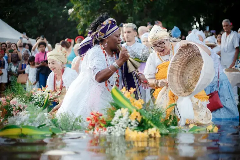 Festa das Águas celebra Iemanjá e Oxum, reforçando luta por praça dos Orixás em Brasília