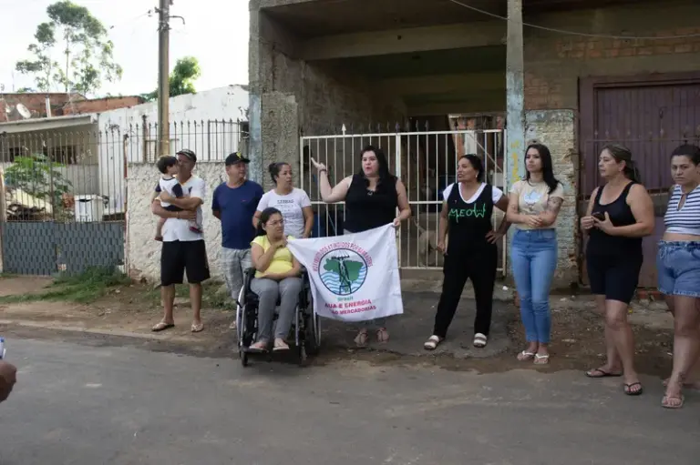 Atingidos pela enchente em Porto Alegre criticam processo de remoção conduzido pela prefeitura