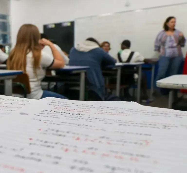 Calorão no Rio: falta de planejamento do governo Castro reduz aulas em 200 escolas
