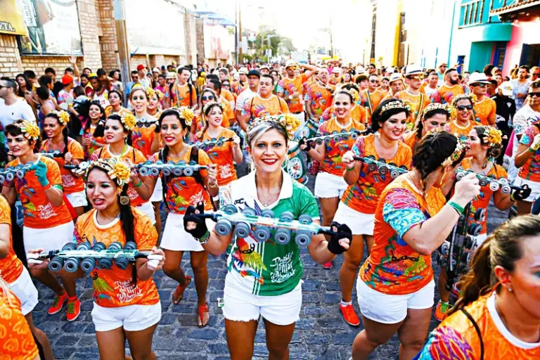 Pré-carnaval em Fortaleza é marcado por blocos e festas descentralizadas nas regionais