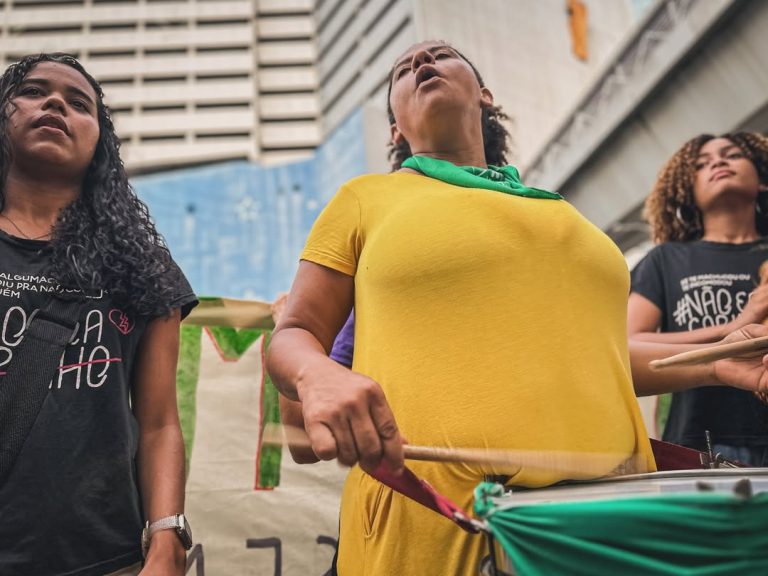 Contra a escala de trabalho 6 por 1, mulheres se unem em protesto neste sábado, em Olinda (PE)
