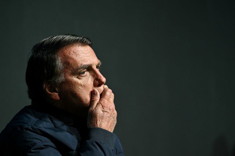 Bolsonaro admits talks to prevent Lula's inauguration in 2022