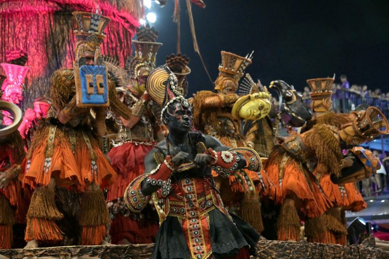 Em noite diversa, Carnaval de São Paulo homenageia cultura africana, povos indígenas e legado de Zé Celso