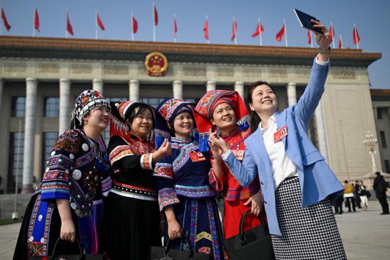China vai estimular consumo interno, criação de empregos e cuidados com a população em 2025
