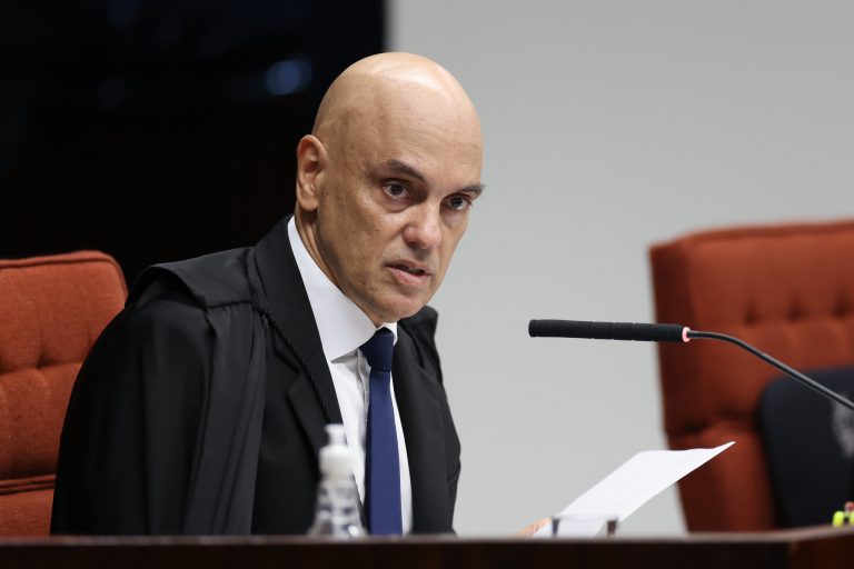 Moraes vota para tornar Bolsonaro réu por golpe de Estado: 'Tentativa violentíssima'
