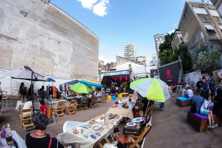 Feira da Vivi promove economia colaborativa e valoriza protagonismo feminino na capital gaúcha