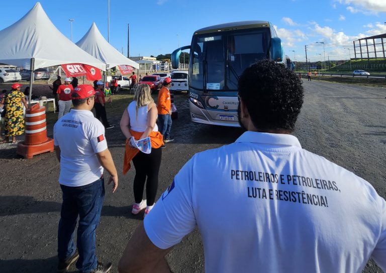 Greve dos petroleiros: Refinaria Abreu e Lima e Transpetro-PE operam com capacidade reduzida 