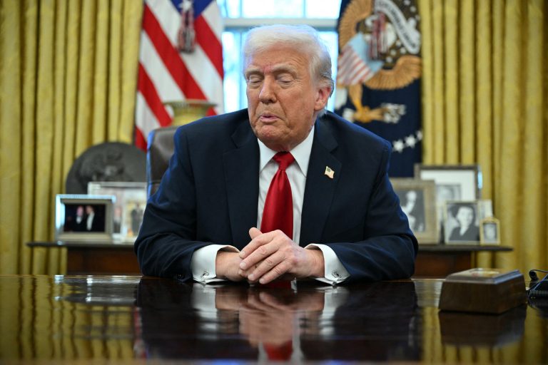 Ataque de Trump contra emissoras públicas nos EUA e as lições para o governo Lula