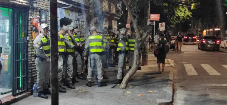 Polícia reprime foliões com agressões e spray de pimenta em Porto Alegre