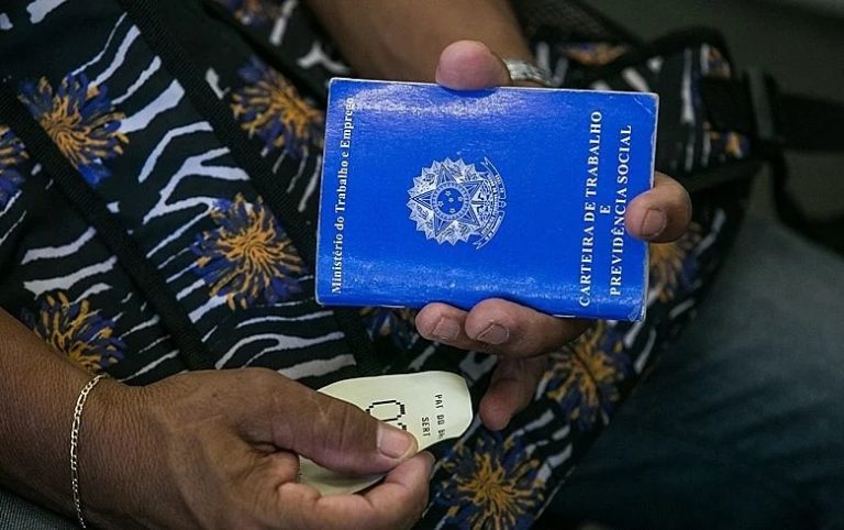 Mesmo com política de valorização, salários continuam baixos, defende especialista