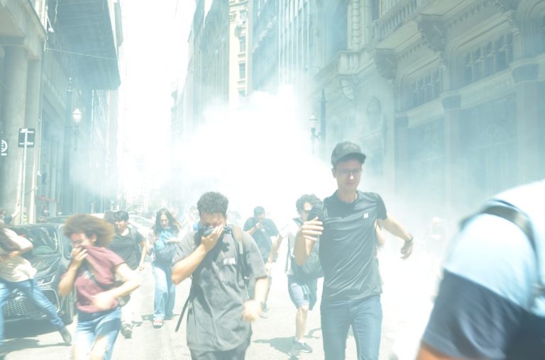 PM agride manifestantes em protesto contra privatização da CPTM em SP