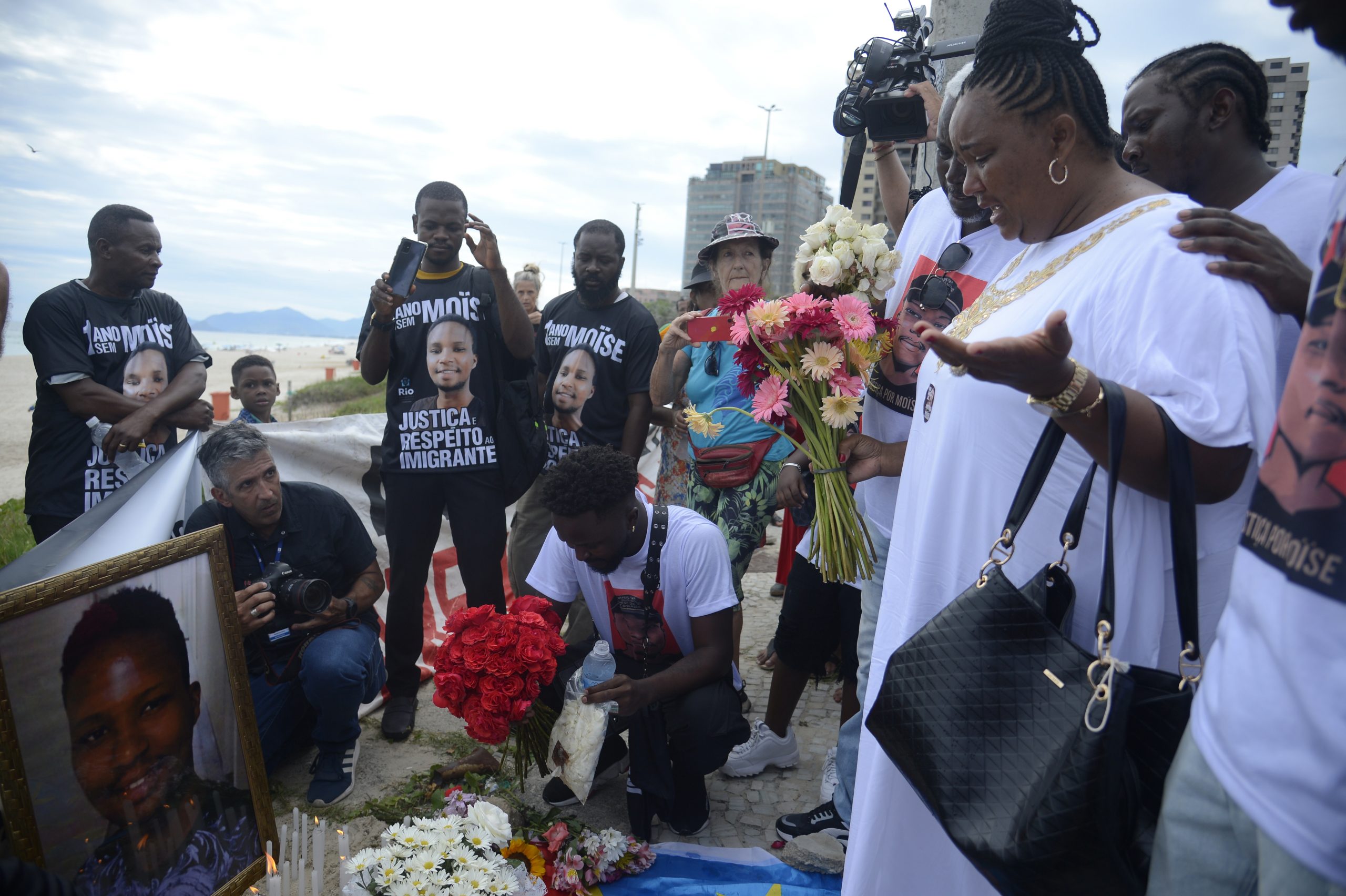 mãe de Moïse Kabagambe, Lotsove Lolo Lavy Ivone durante ato em memória de seu filho