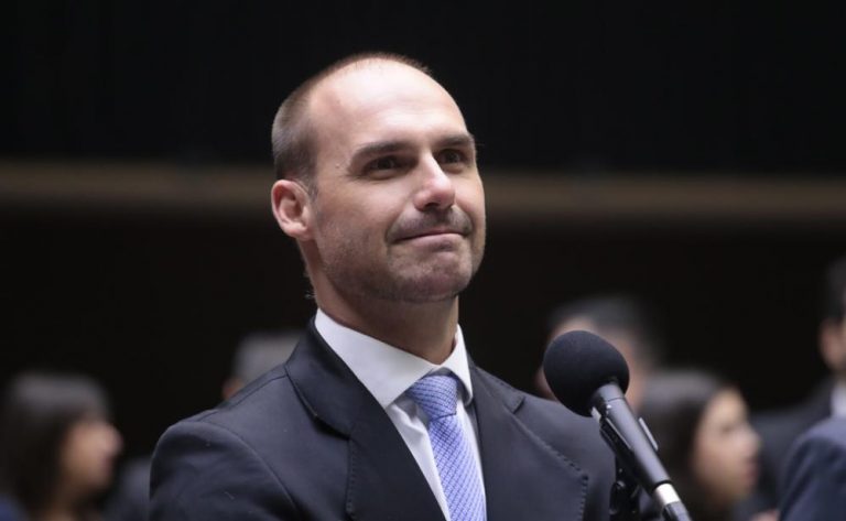 PGR pede investigação contra Eduardo Bolsonaro no STF e Moraes assume inquérito