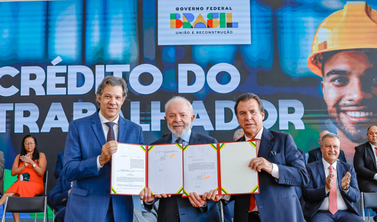 Lula assina MP que cria o empréstimo consignado para trabalhadores do setor privado 
