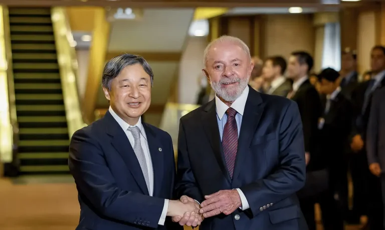 'Não adianta pedir anistia antes do julgamento', diz Lula no Japão