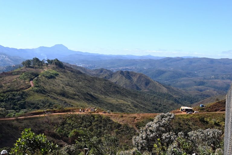 Em Minas Gerais, mineração ameaça estrada cênica do Espinhaço