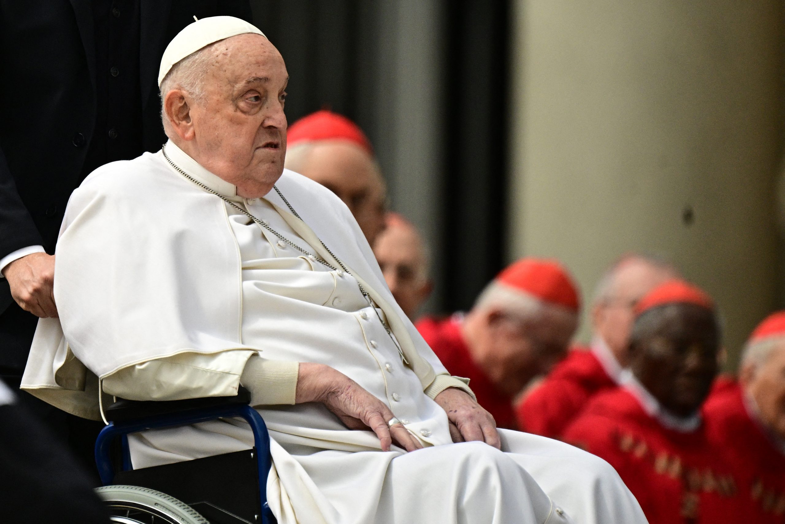 Papa Francisco morreu em seu apartamento, na madrugada desta segunda-feira (21)